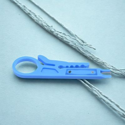 pince a denuder bleue